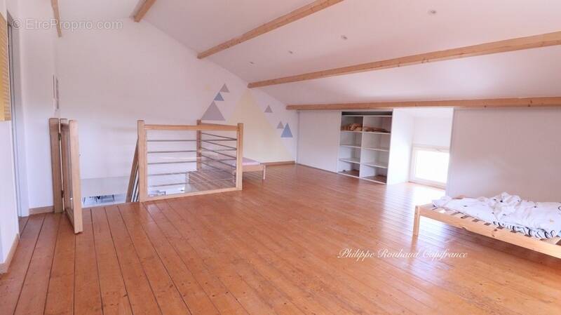 Maison à SAINT-HILAIRE-DES-LOGES