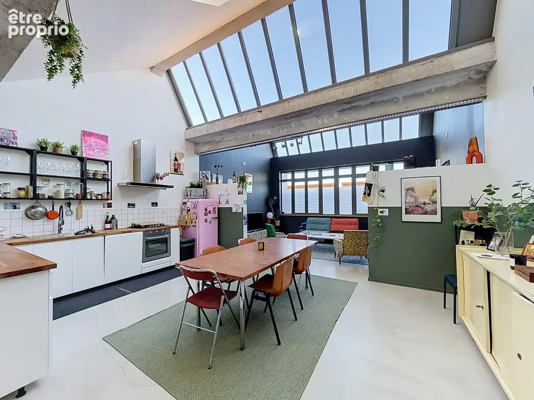 Au cœur du centre-ville d’Angoulême, superbe loft situé au 2ème étage d’un immeuble. - photo 2
