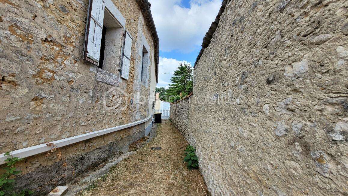 Grange à réhabilité avec son extérieur - photo 3