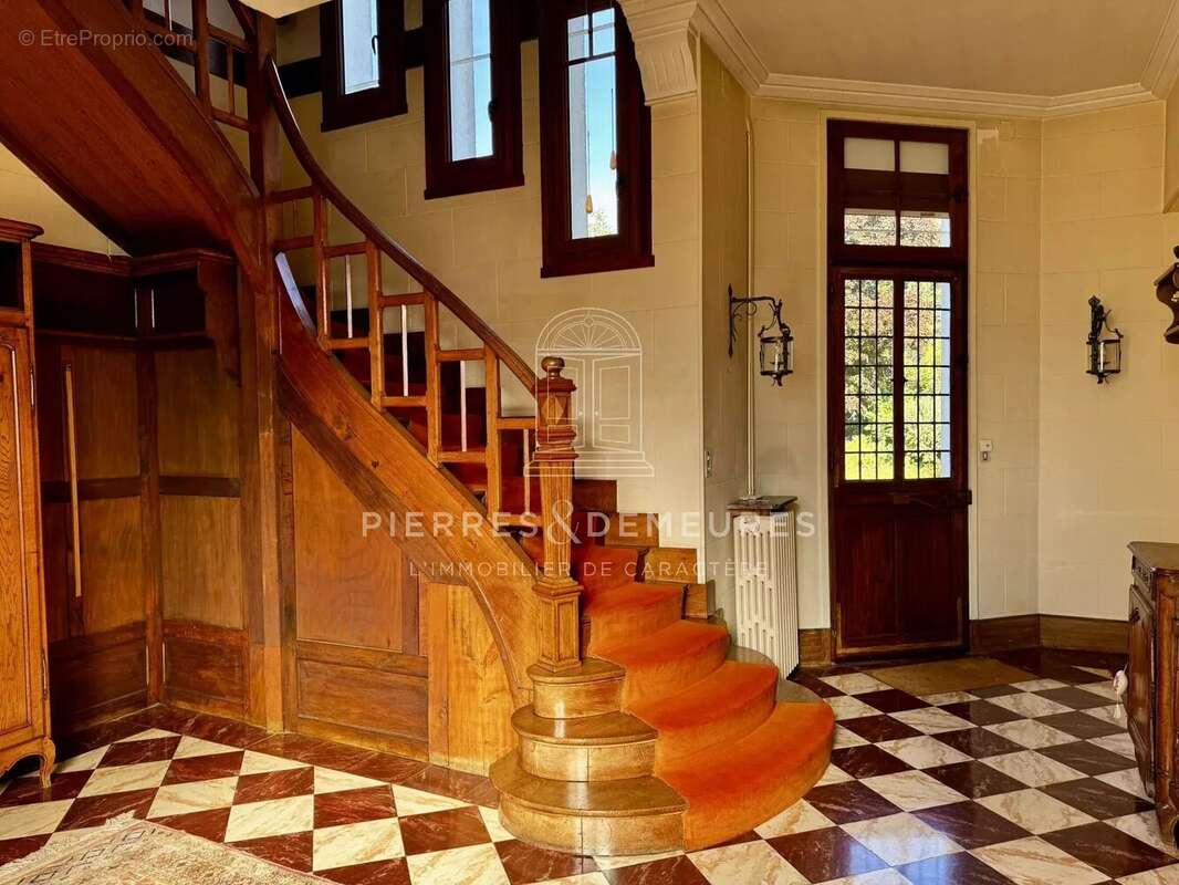 Maison à BRINON-SUR-SAULDRE