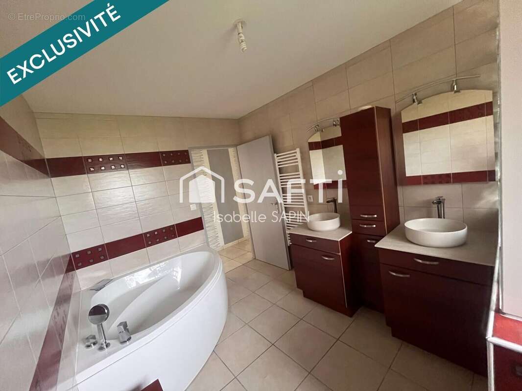 Maison 163 m² à Le Rochereau  - photo 6
