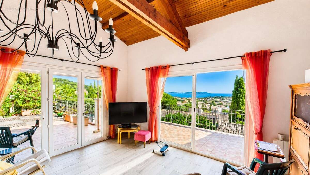 Maison à CARQUEIRANNE