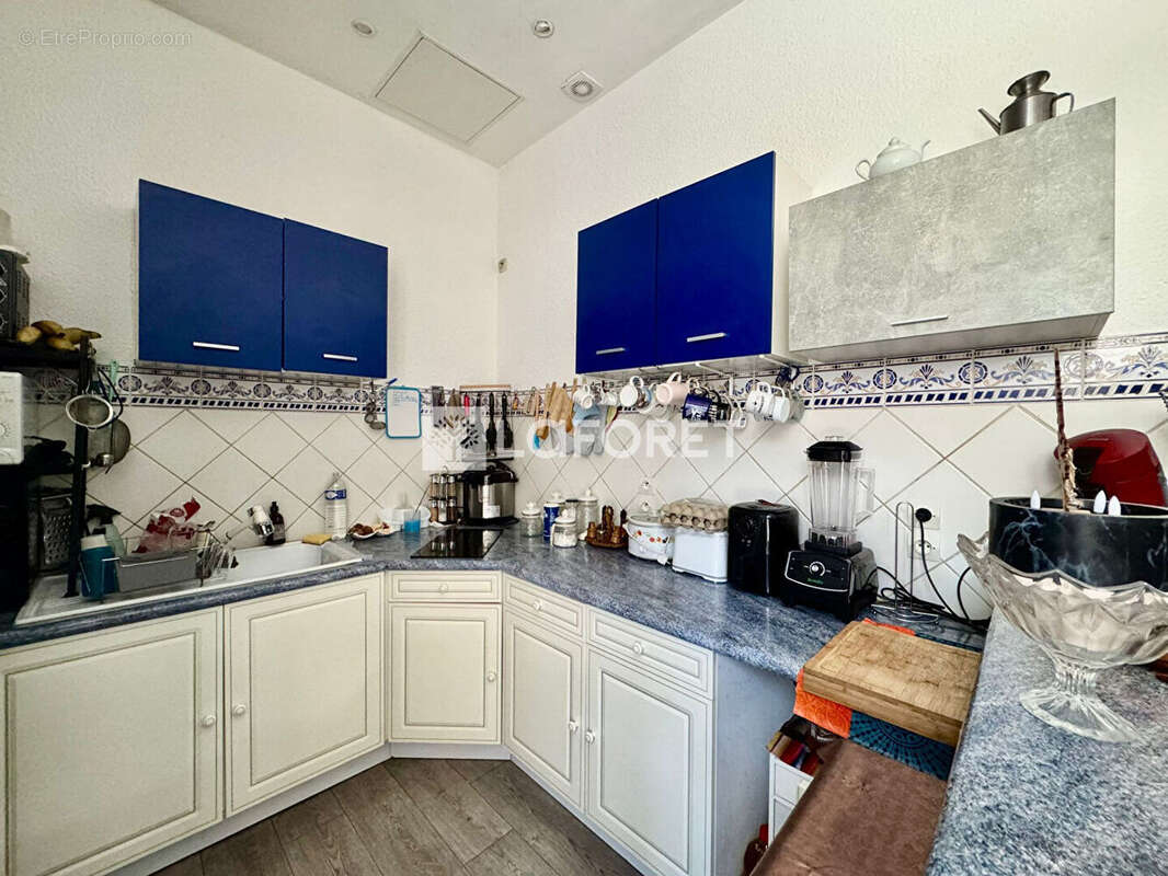 Perpignan - Quartier prisé ! Superbe F2 bis en rez-de-jardin de plus de 80 m², vendu loué ! - photo 3