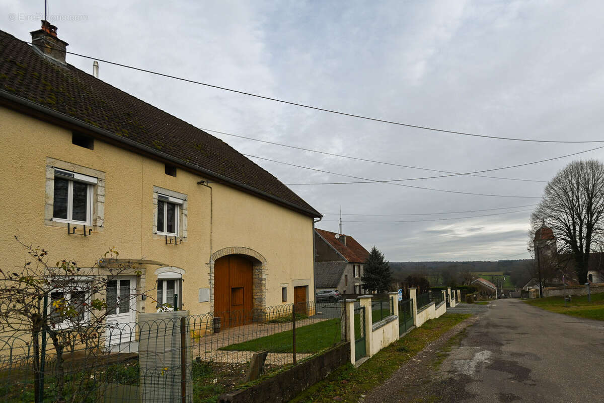 Maison à CHASSEY-LES-MONTBOZON