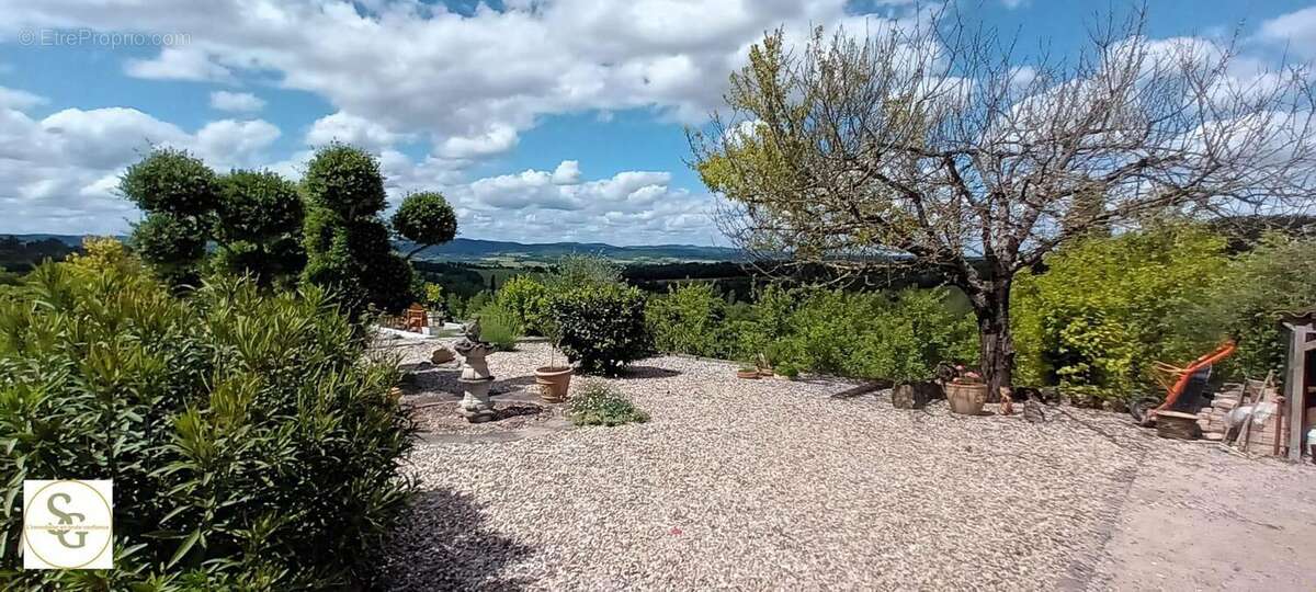   - Maison à CASTELNAU-DE-MONTMIRAL