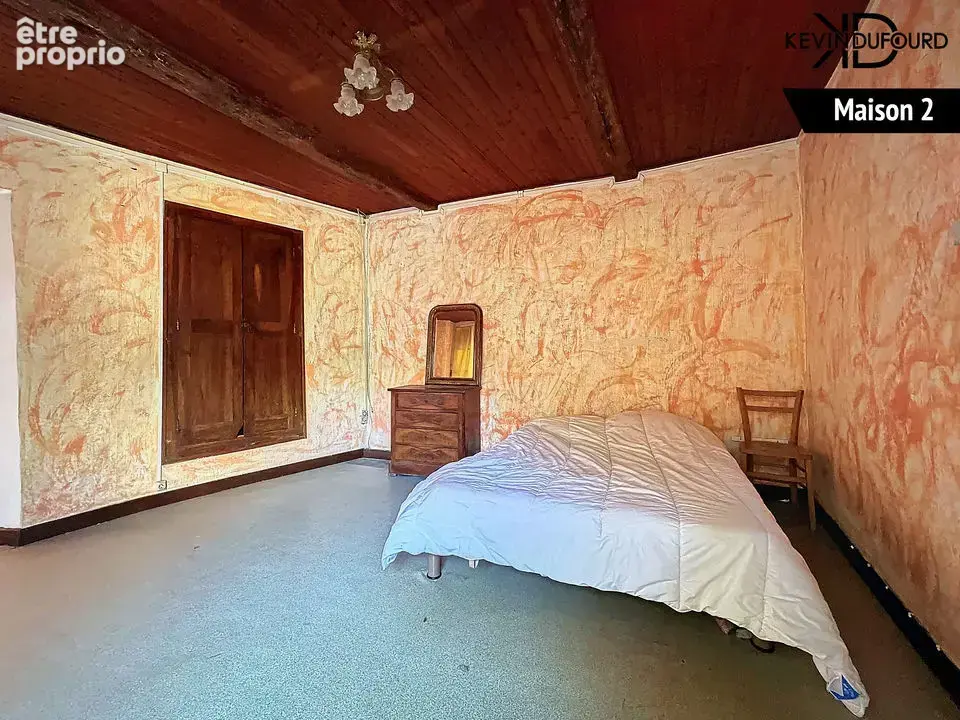 Corps de ferme avec cour intérieure et caves à ORGNAC L'AVEN - photo 13
