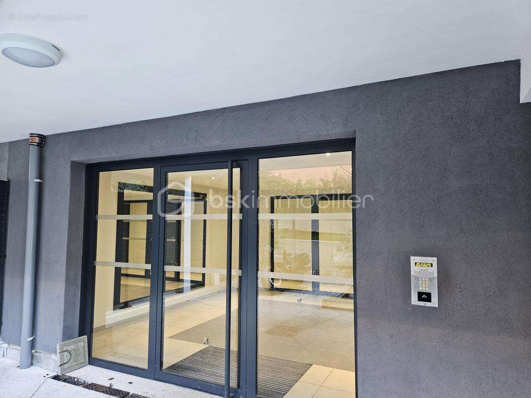 Baisse de prix - Studio avec grande terrasse - Idéal investissement ou 1 er achat - photo 3