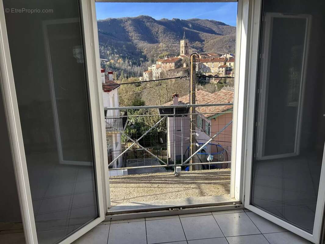 Appartement à SAINT-LAURENT-DE-CERDANS