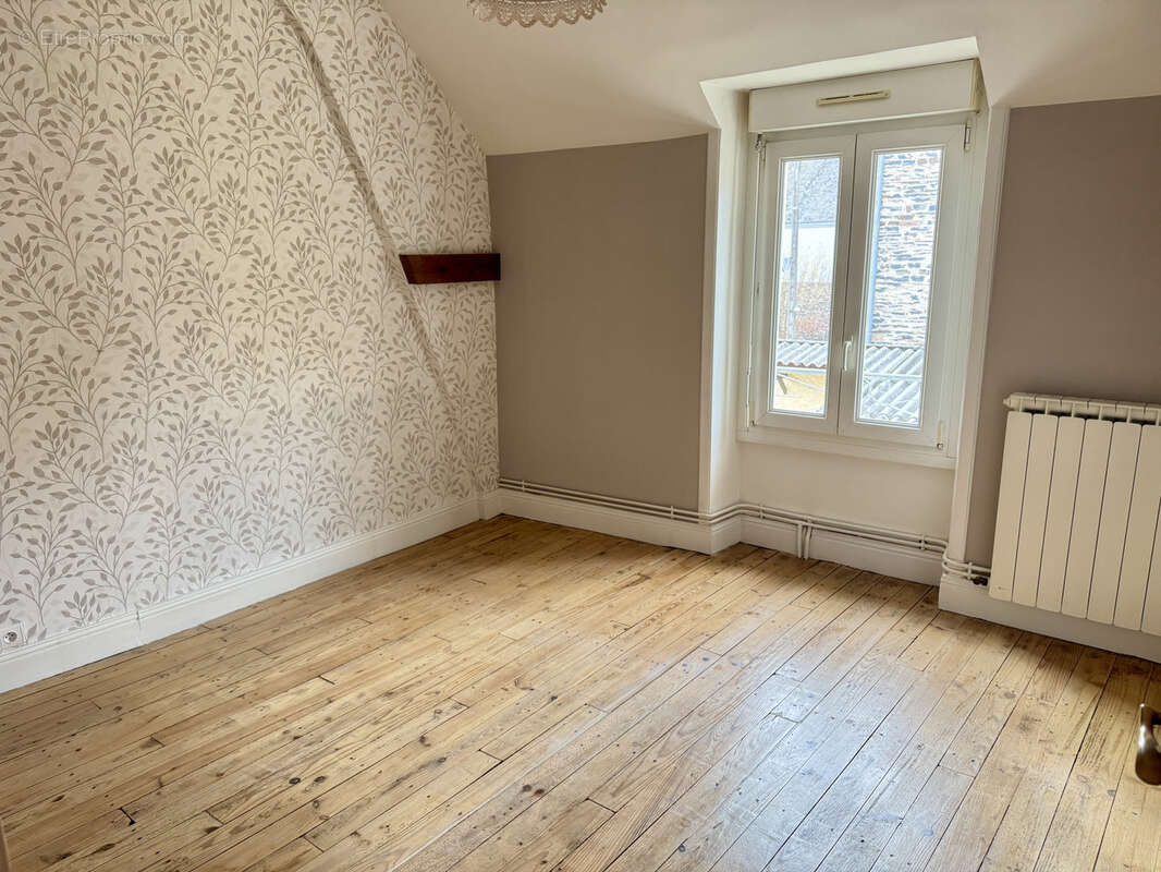 Maison à OBJAT