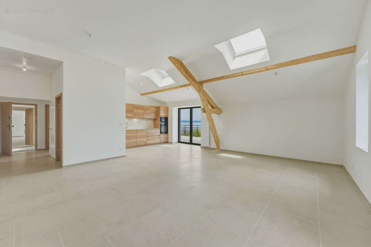 Exclusivité - Appartement en attique 4 pièces de haut standing au bord du Lac Léman - photo 3