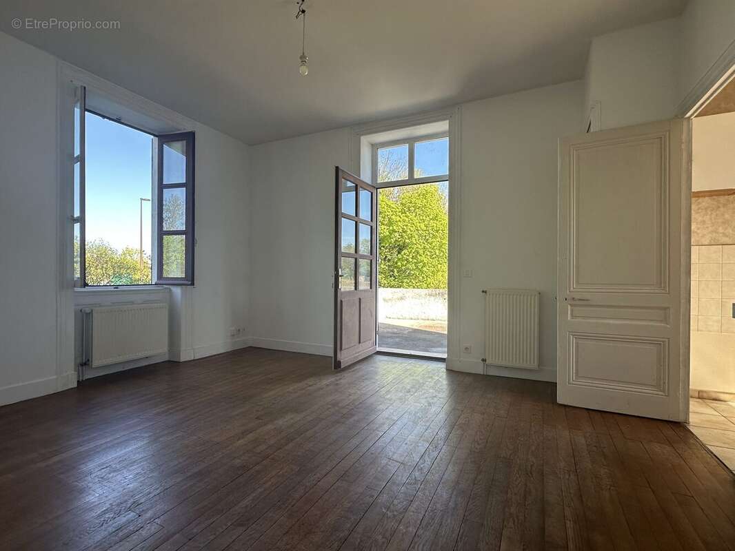 Appartement à REGNIE-DURETTE