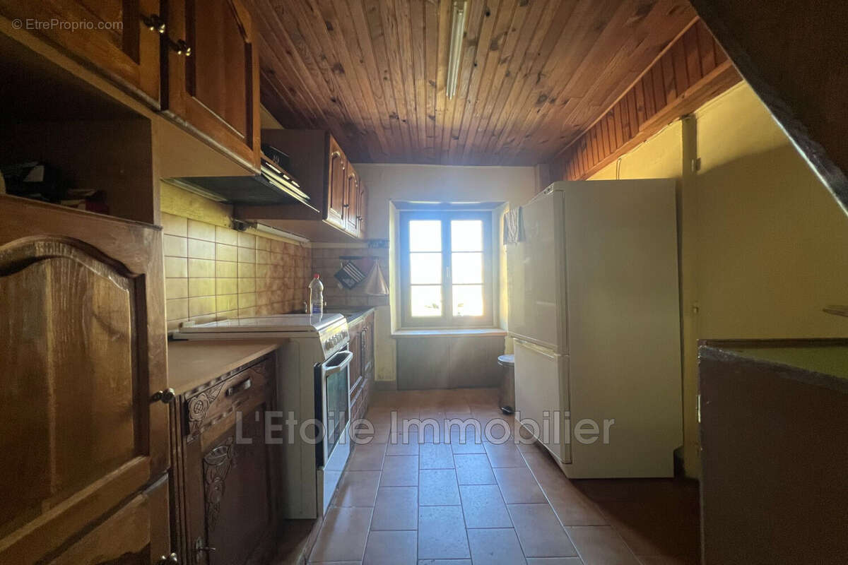 Maison à SAINT-VICTOR-DE-RENO