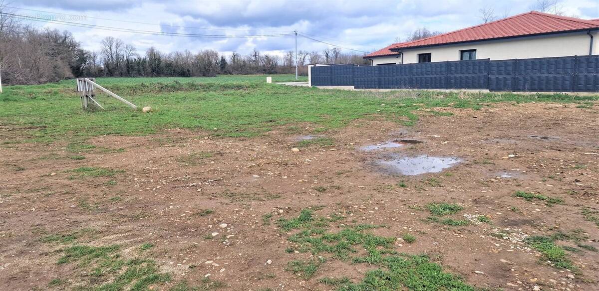 Terrain à SAINT-MARCELLIN