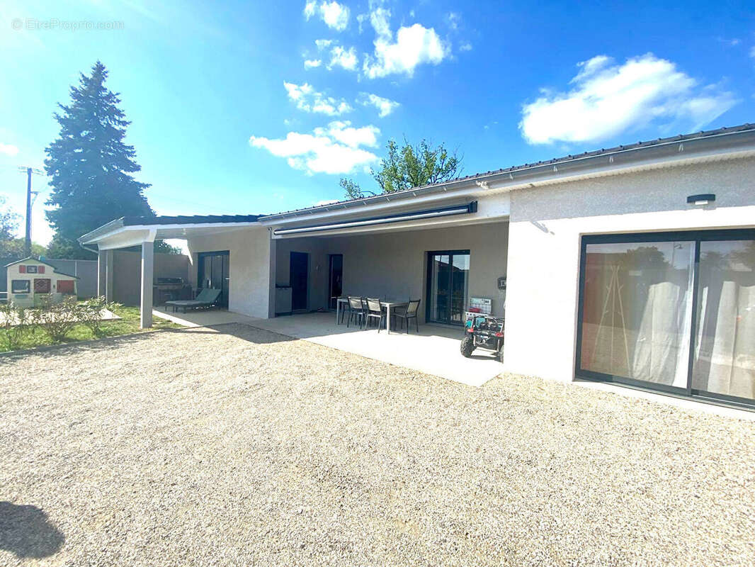 Maison de plain-pied, Saint-Maurice-de-Gourdans 154 m2 sur un terrain de 637m² - photo 5