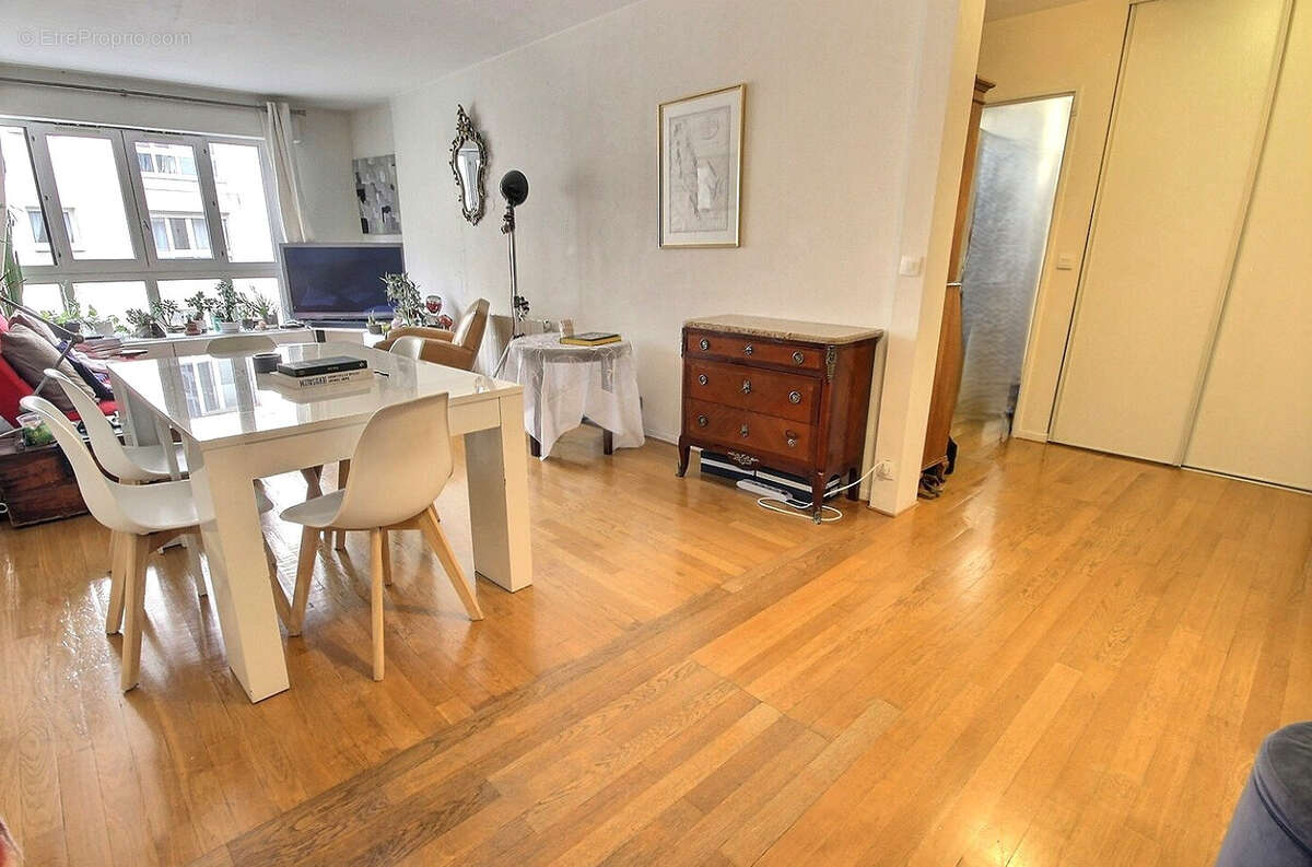 Appartement à PARIS-3E