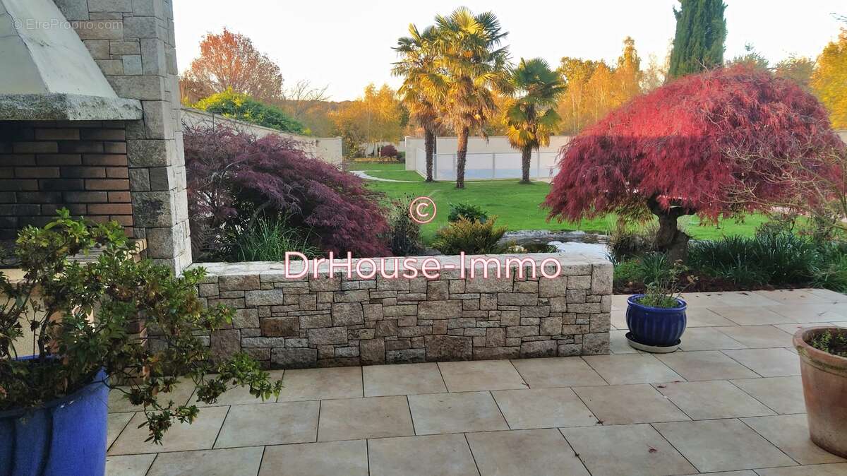 Maison à SAINT-MACAIRE-EN-MAUGES