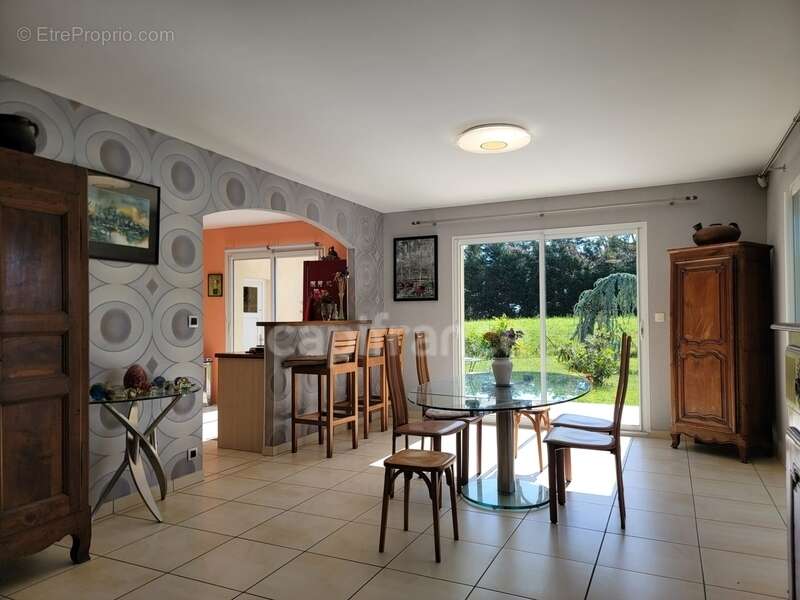 Plain-pied 3 chambres · Piscine au sel · Chauffage au sol - photo 7