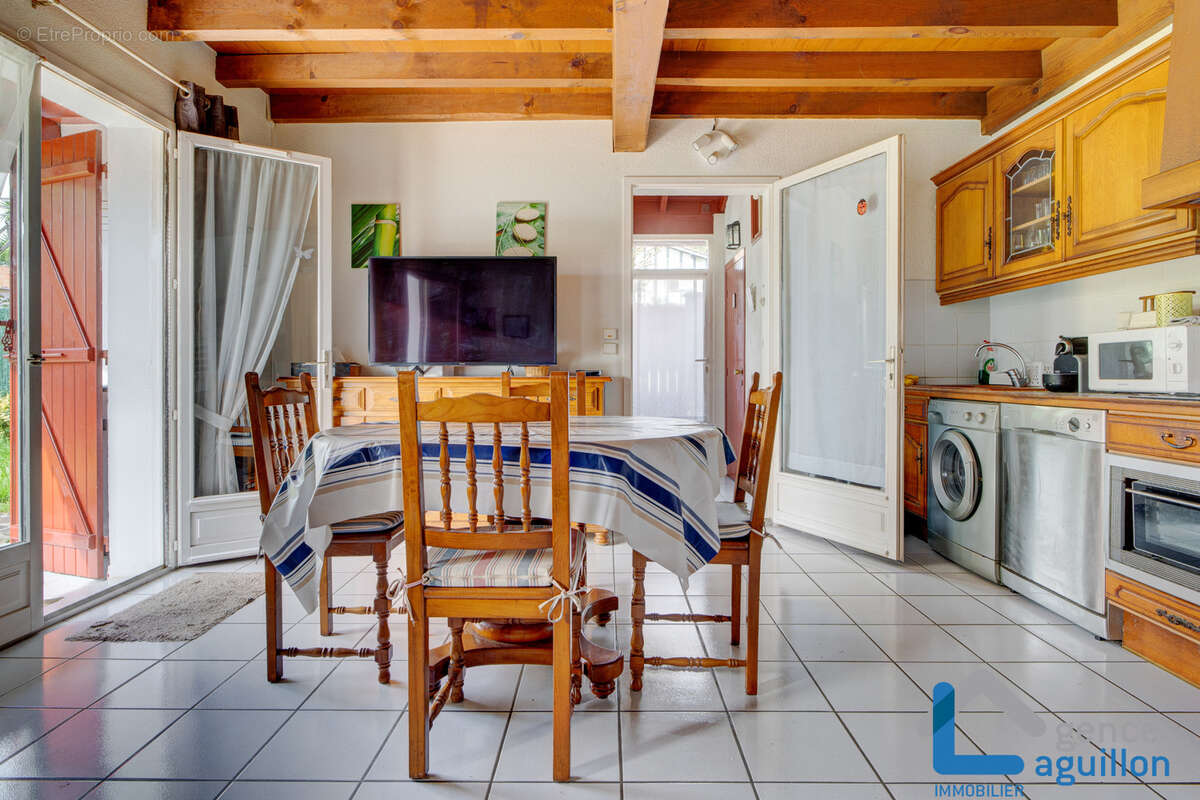 Maison 3 pieces en copropriete sur 3 niveaux avec terrasse, jardin et parking - photo 6