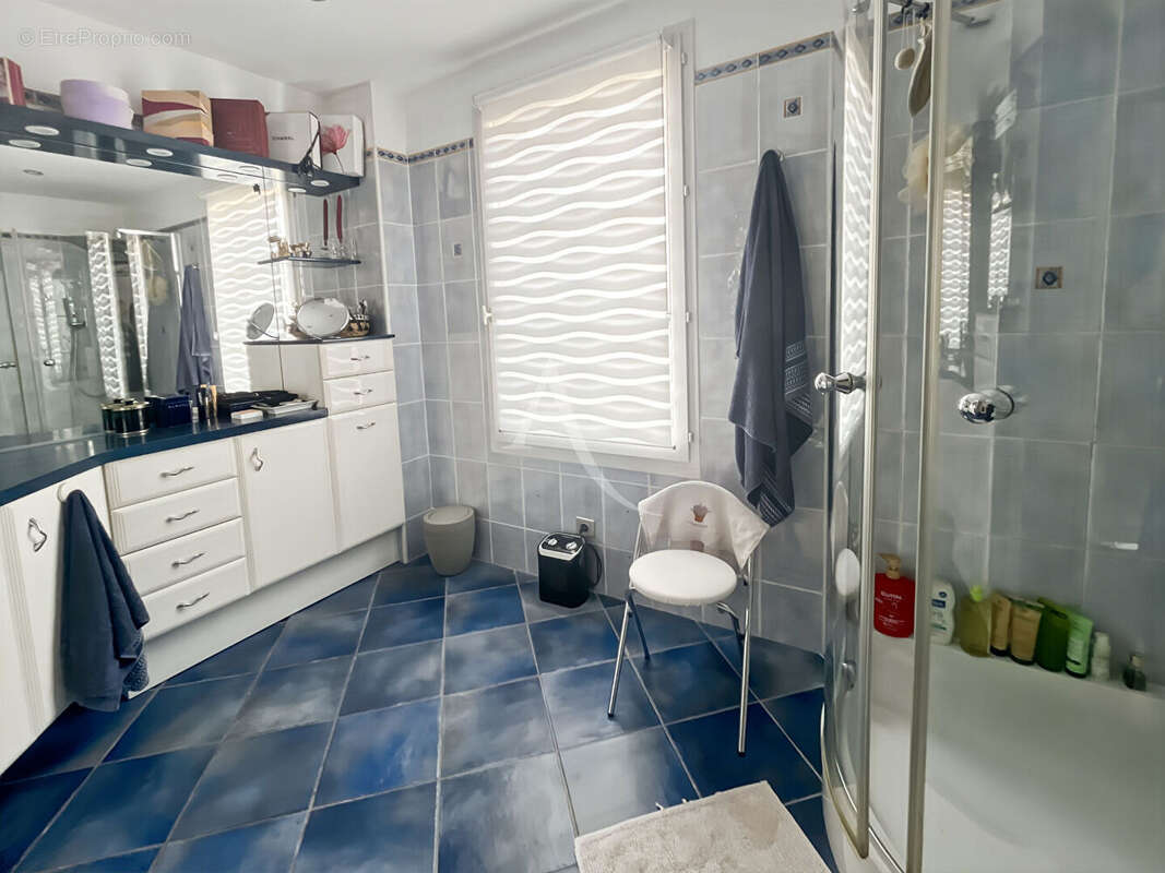 Maison d'exception 214m² ? 5 ch ? Ponton privé ? Port Cergy - photo 11