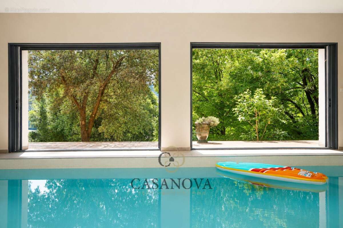 Propriété avec piscine intérieure et extérieure avec terrain de 5 300 m² à Sumène - photo 22