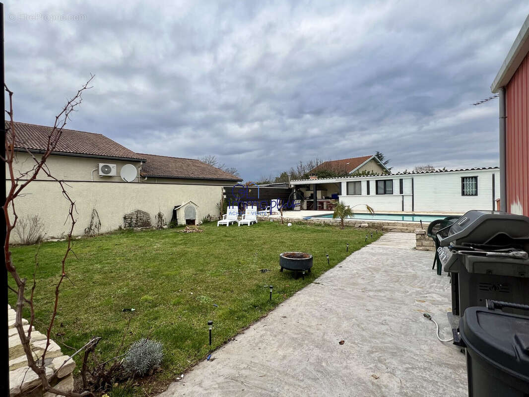 Commerce à MOURS-SAINT-EUSEBE