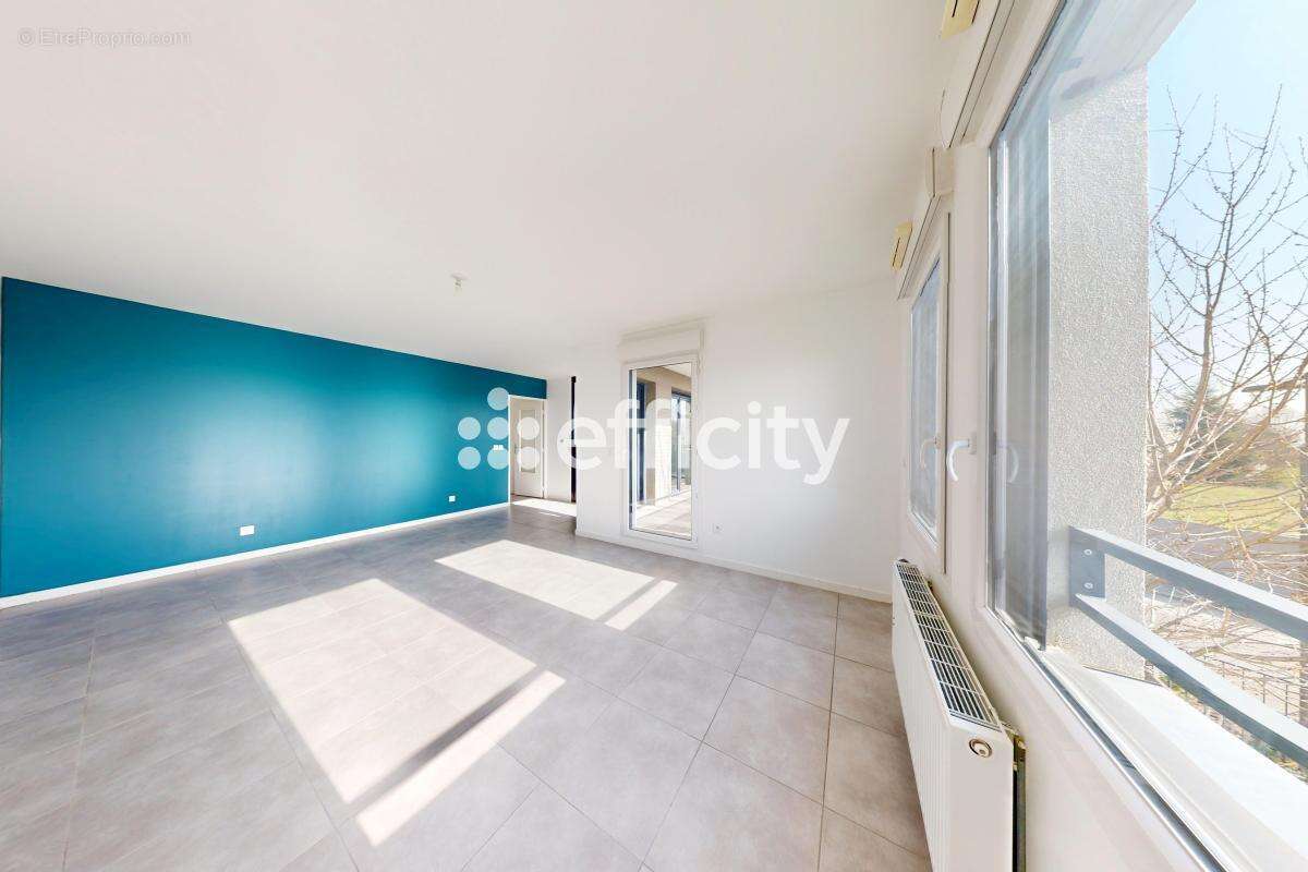 Appartement à SAINT-GENIS-LAVAL