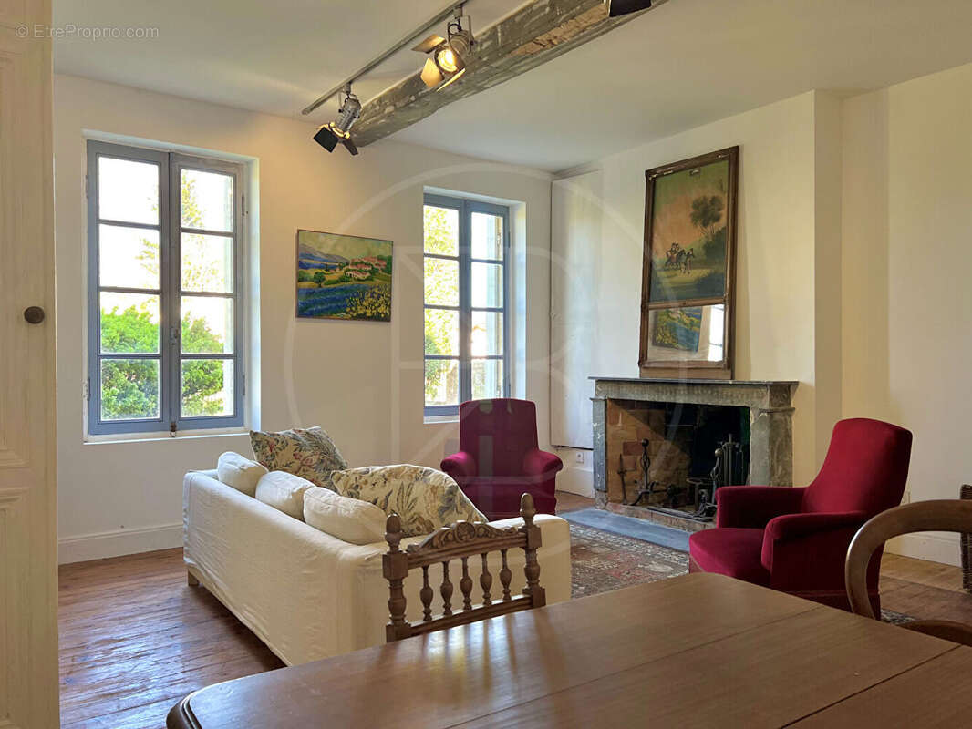 Maison à SAINT-EMILION