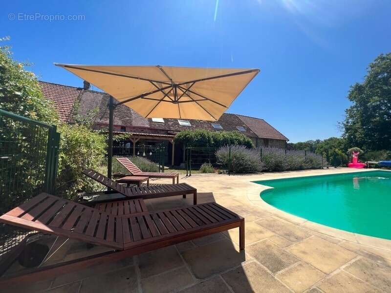 Ensemble de 3 maisons avec grande piscine, dans son écrin de verdure de 2,5 hectares - photo 5
