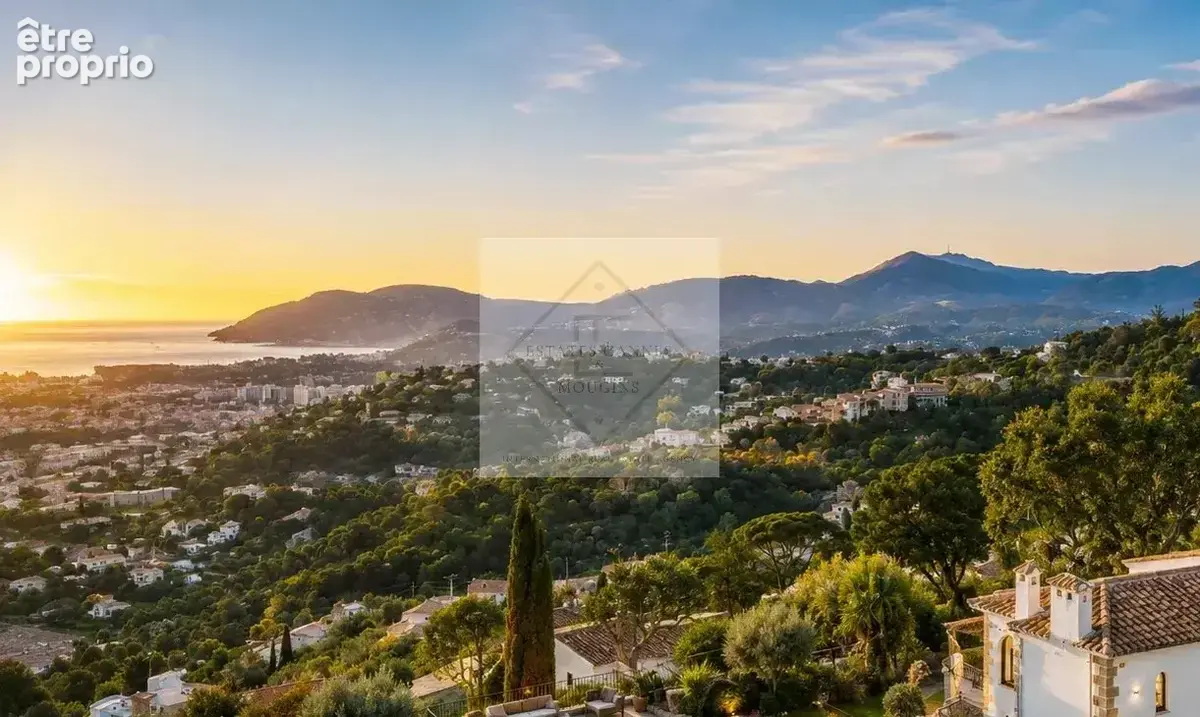 Photo Terrain à Mandelieu-La-Napoule au prix de 450 000€