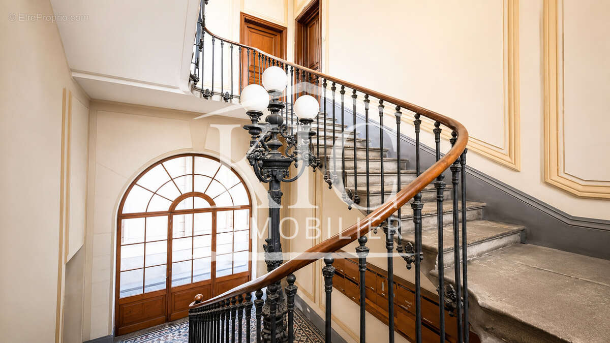 Carcassonne centre-ville - appartement t2 + grenier + parking - photo 1
