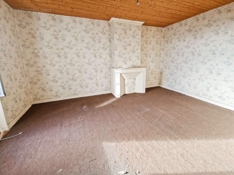 Maison à BRIZAMBOURG