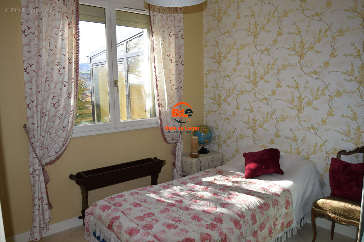 MAISON PLAIN PIED 4 PIECES A VENDRE - BSLE -Bien Se Loger Ensemble VEYRE MONTON  votre agence de proximité - Maison à TALLENDE