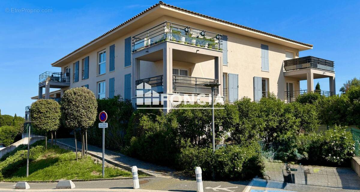 Appartement à ROQUEBRUNE-SUR-ARGENS