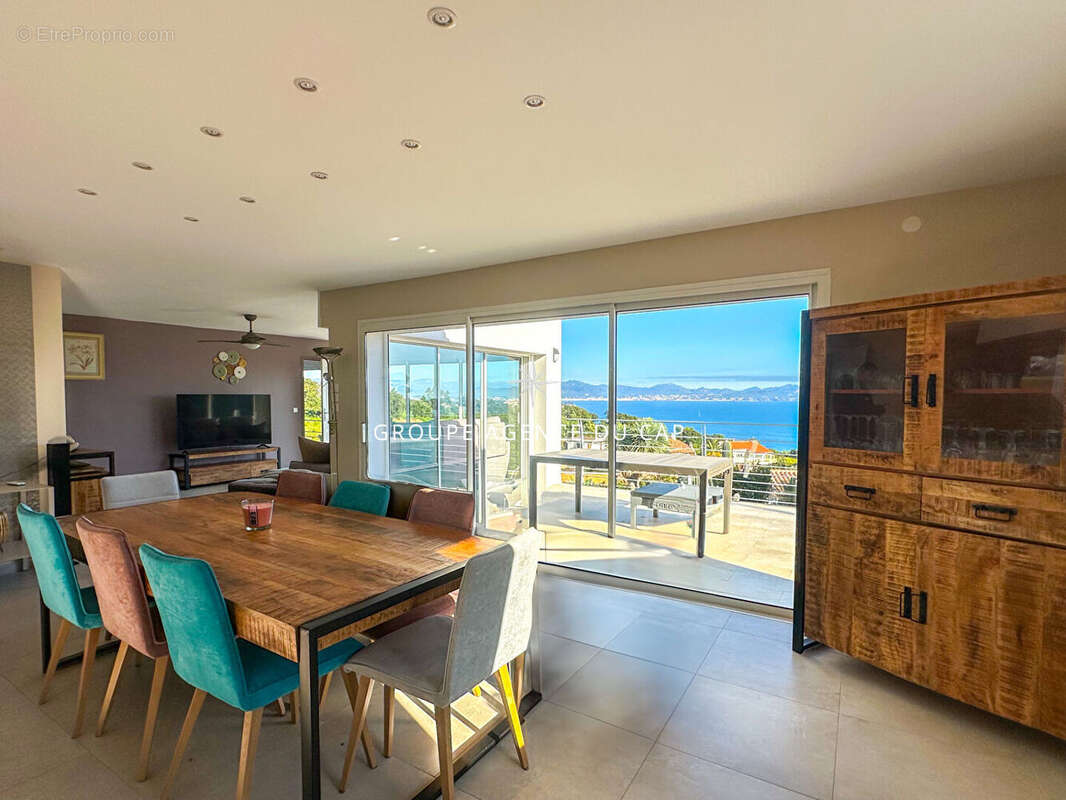 Maison à LES ISSAMBRES