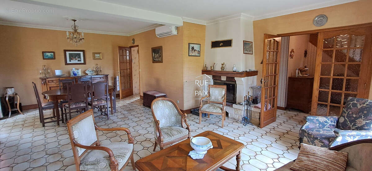 Maison à VENDEUVRE-DU-POITOU