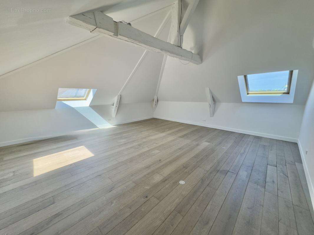 Appartement à MAREIL-MARLY