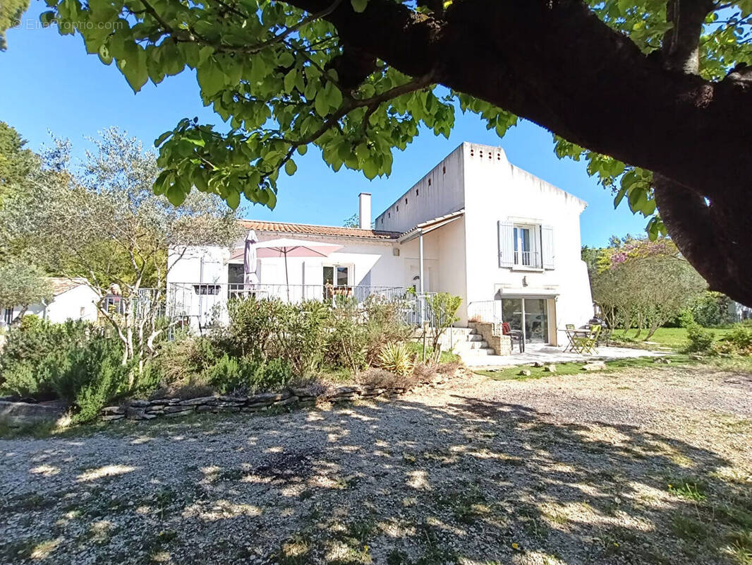 Maison à L'ISLE-SUR-LA-SORGUE