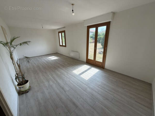Maison de plain-pied avec garage sur terrain de 900 M2 - photo 9