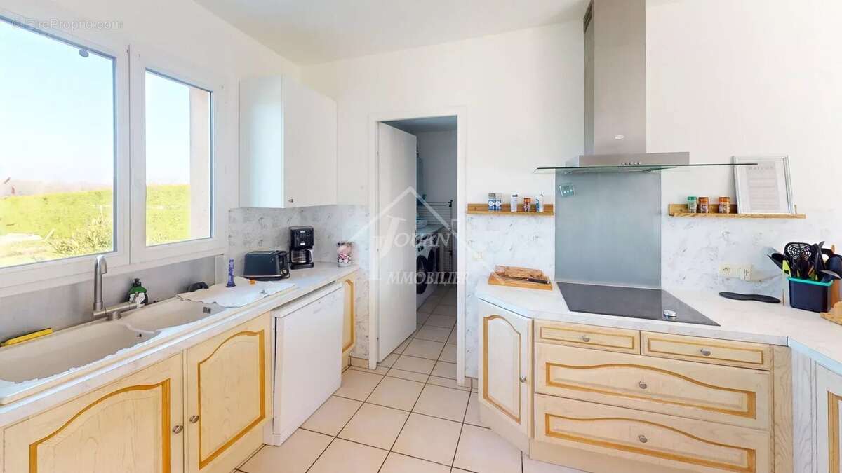 Maison à CHAREIL-CINTRAT