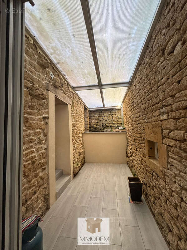 Maison entièrement rénovée avec dépendance et fort potentiel - photo 9