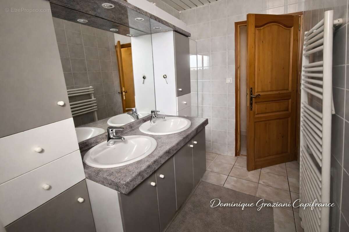 Maison familiale 140M2 ,4 Chambres ,terrain ,proche centre ville - photo 12