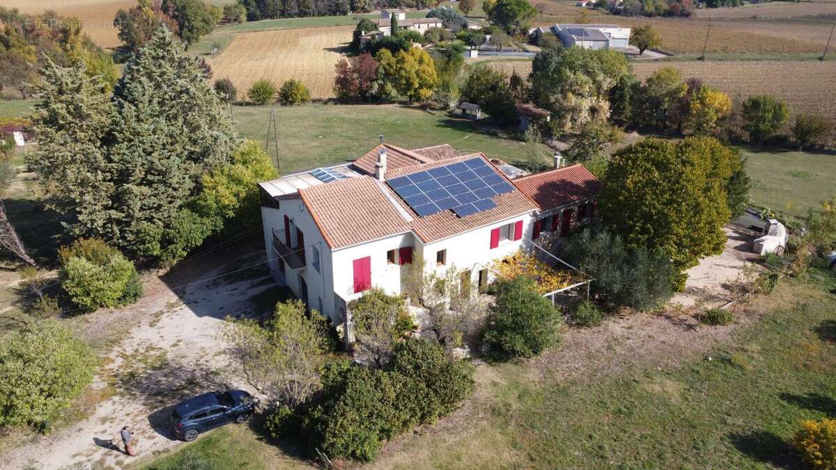 Maison à SAINT-HILAIRE-DE-BRETHMAS