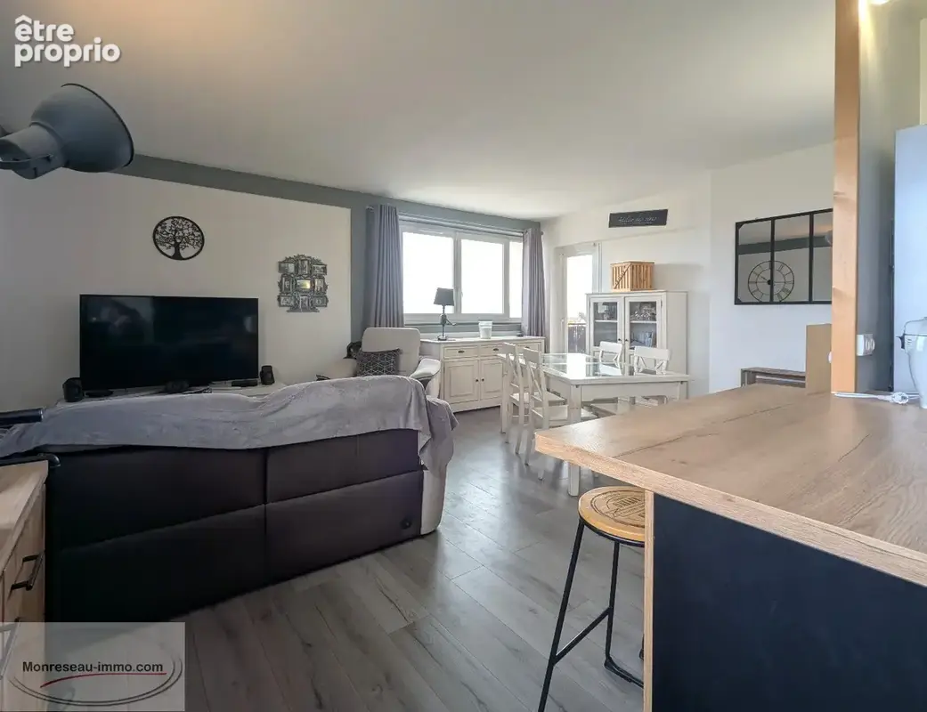 Chalon sur Saône, Avenue de l'Aubépin, grand 3 pièces, balcon, cave, 2 places de parking couvert, résidence recherchée avec asce - photo 1