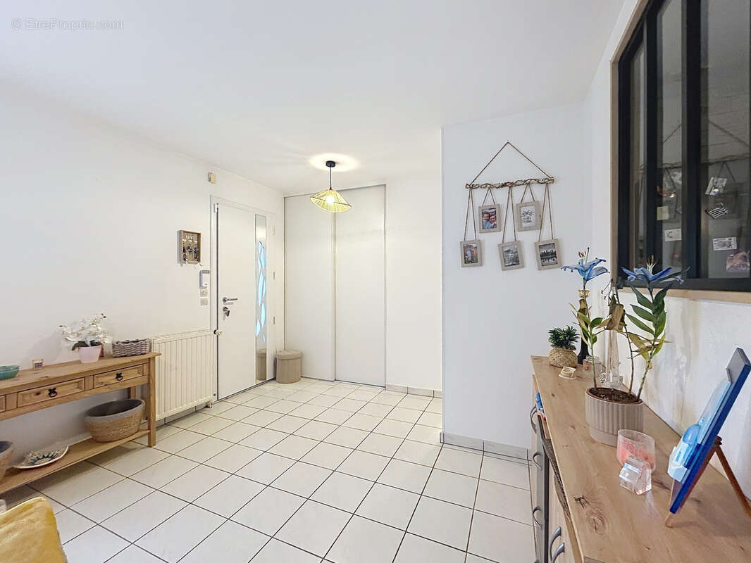 Maison à SAINT-PANTALEON-DE-LARCHE