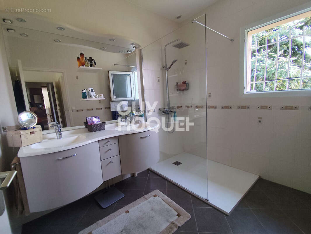 Maison à MONTROND-LES-BAINS