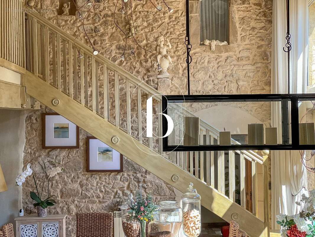 Maison à SAINT-LAURENT-DE-CARNOLS