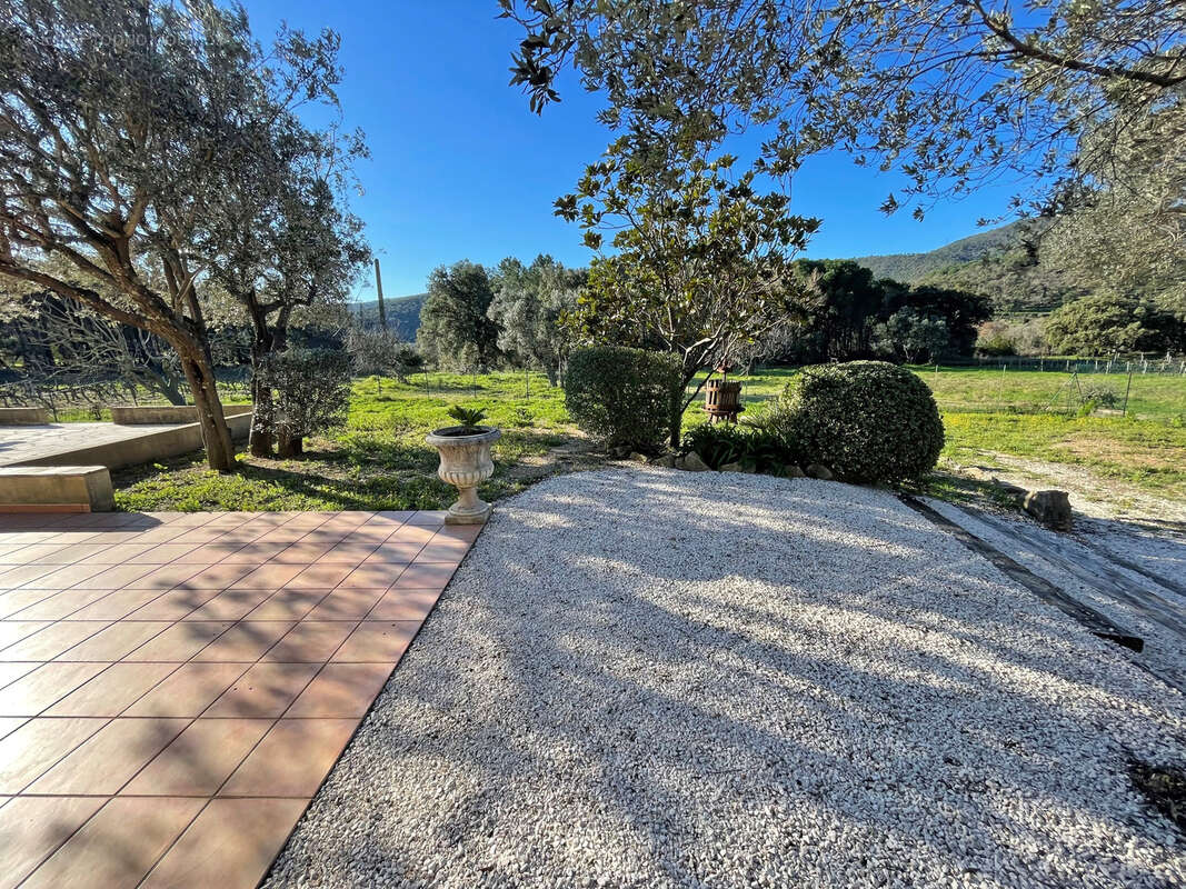 Maison à PLAN-DE-LA-TOUR