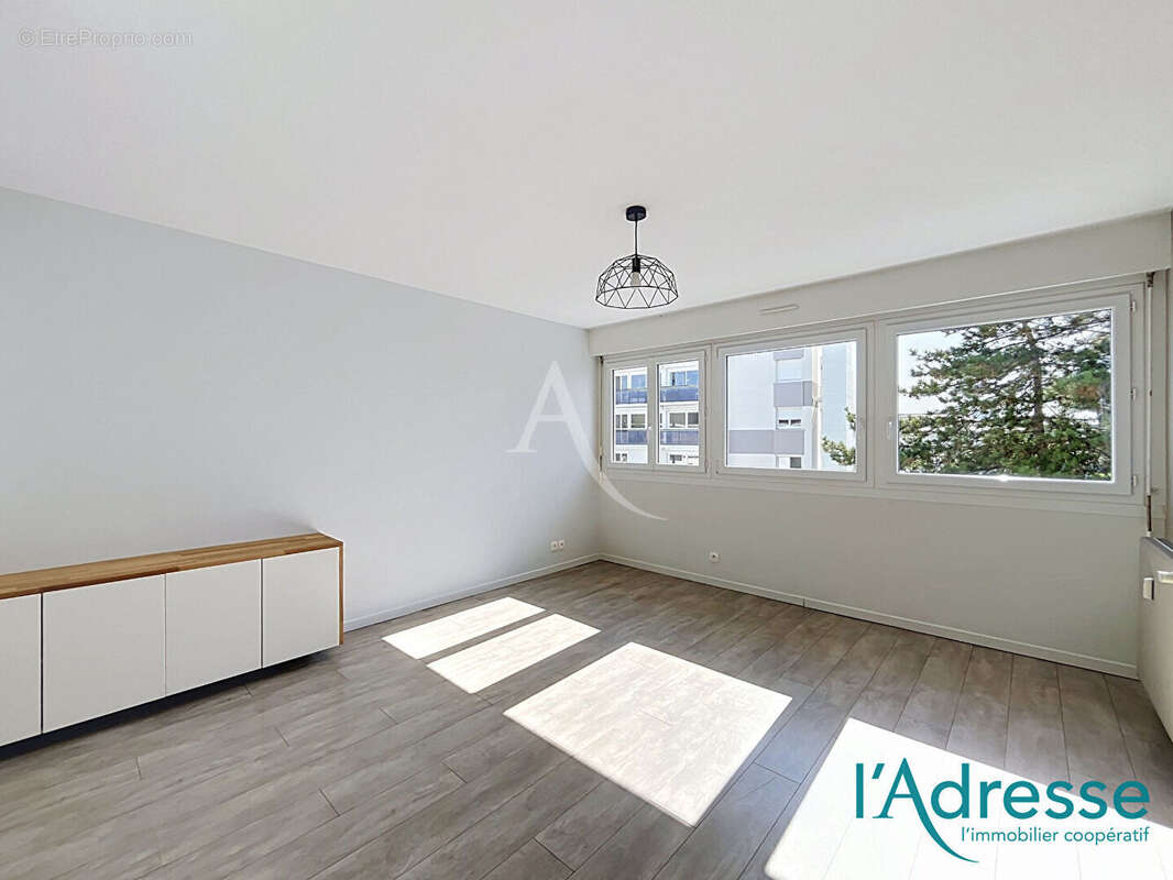 Appartement Laval 4 pièce(s) avec parking et balconnet - photo 2