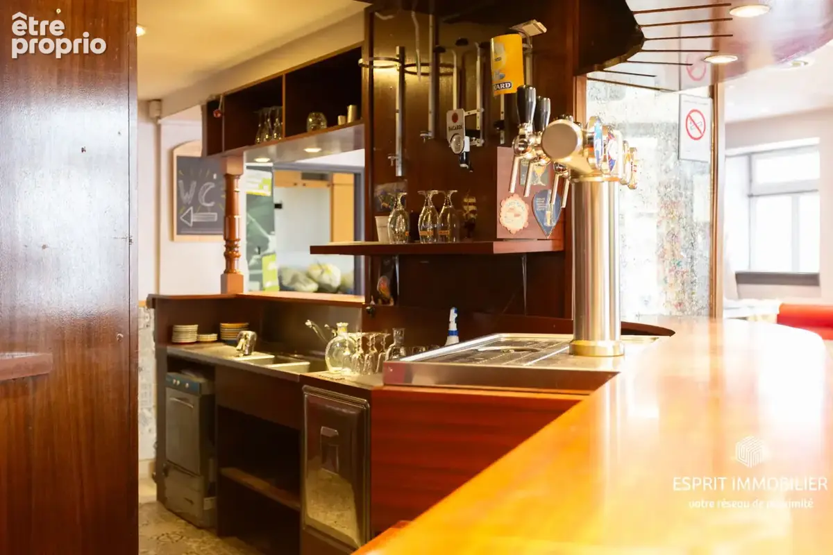 Concarneau - Immeuble avec local commercial, appartement et chambres d'hôtel - photo 4