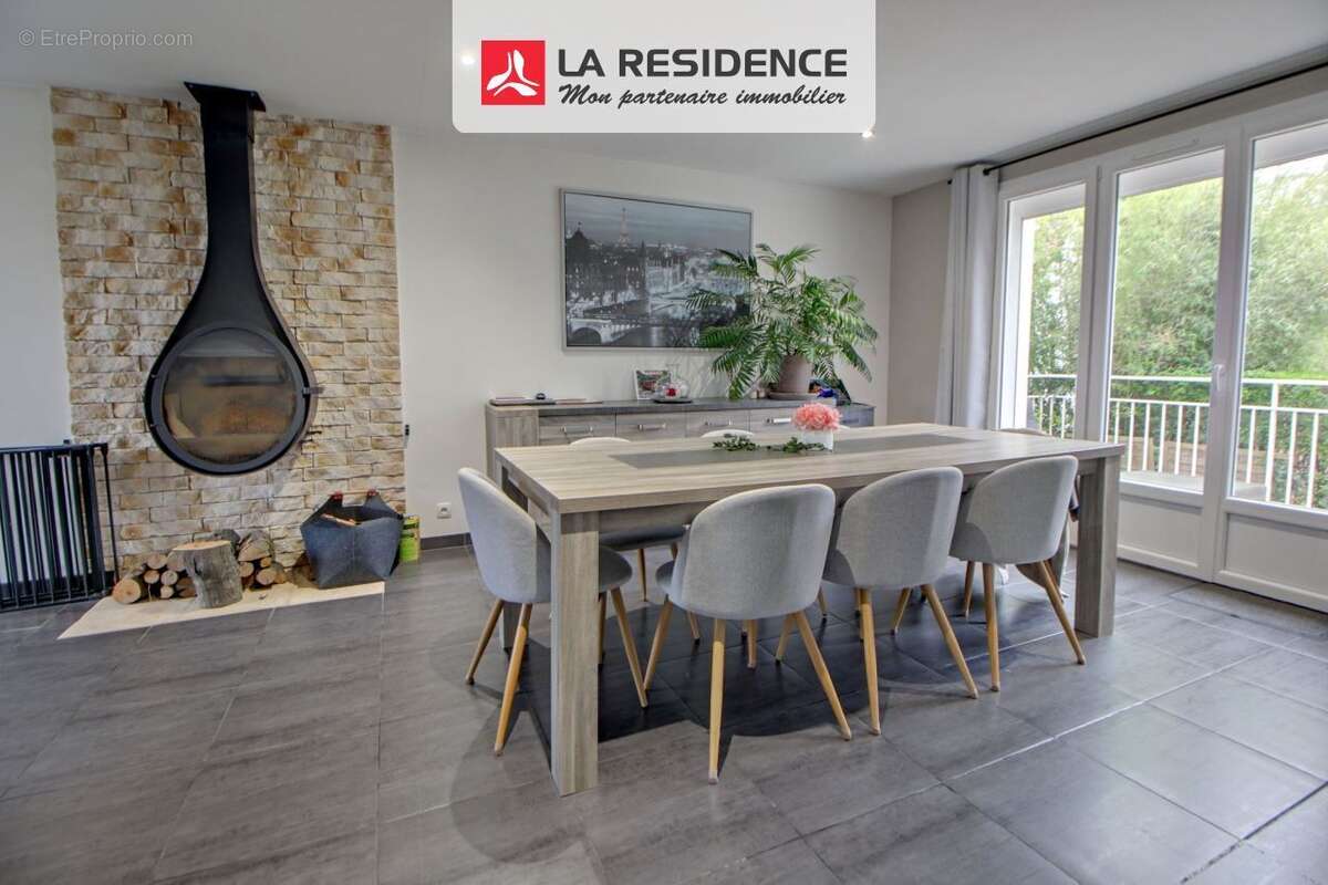 Maison à LES CLAYES-SOUS-BOIS